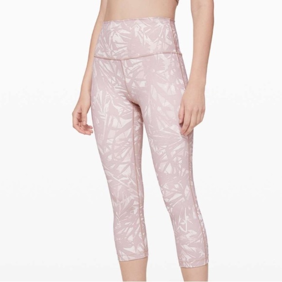 Lululemon Wunder Under Crop - Picture 1 of 5